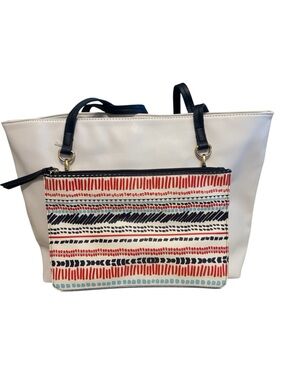 NWOT Signature White /Navy Tote Bag / Detachable Patterned Pouch Crossbody